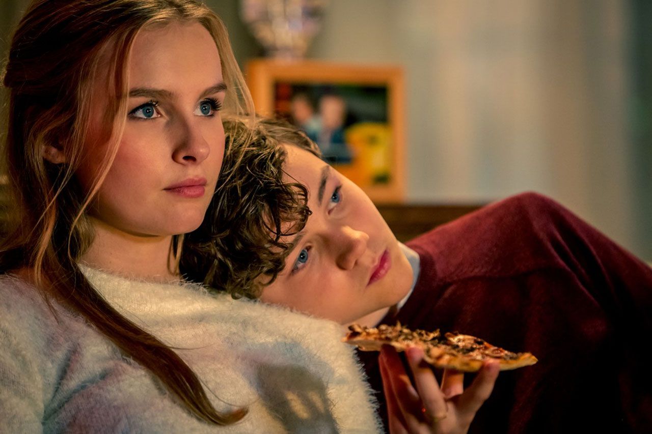 แอชลี่ย์ พี่เลี้ยงดูแล ลุค