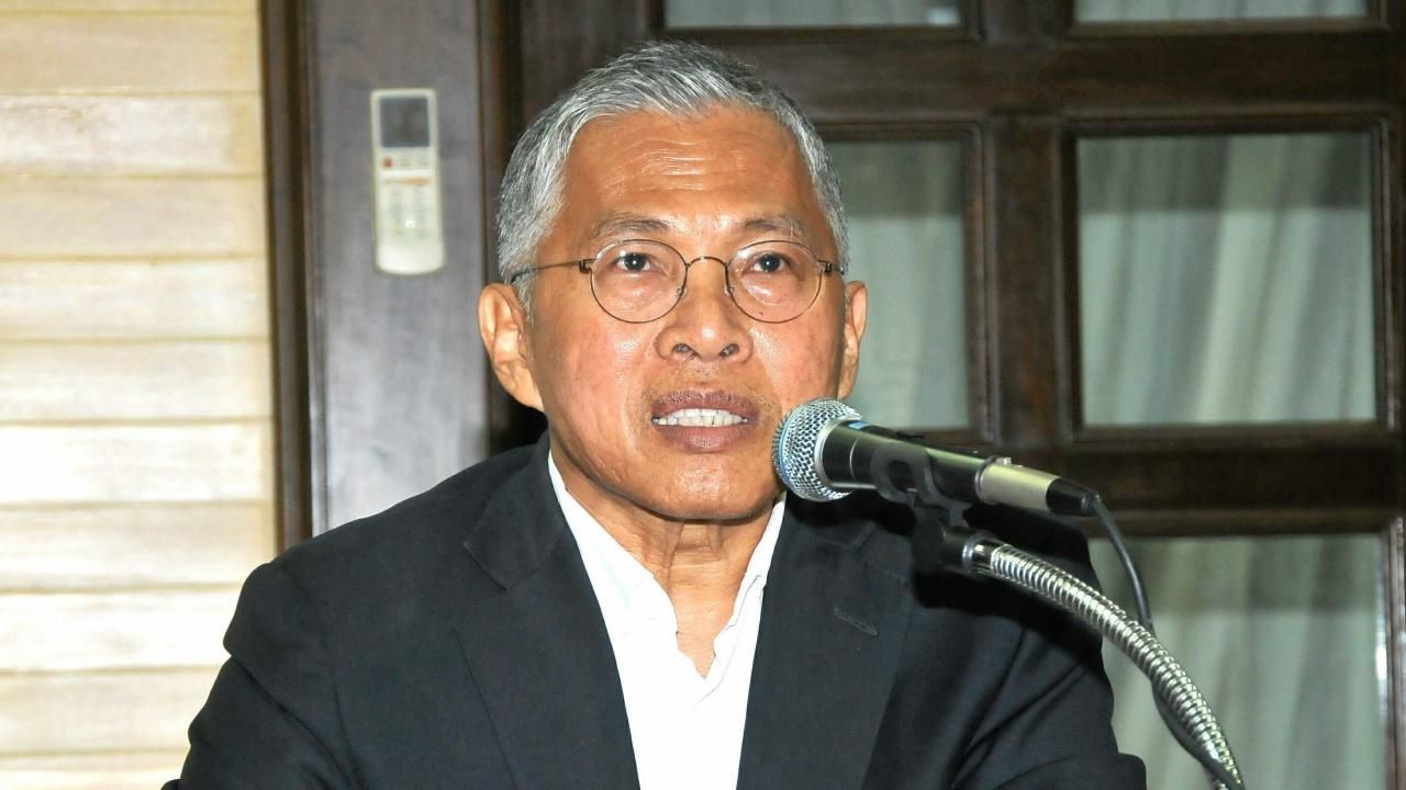 นายวัฒนา เมืองสุข