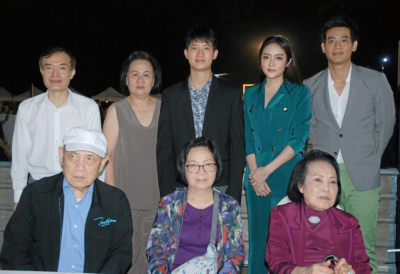 ผู้บริหารกับดาราโพลีพลัส