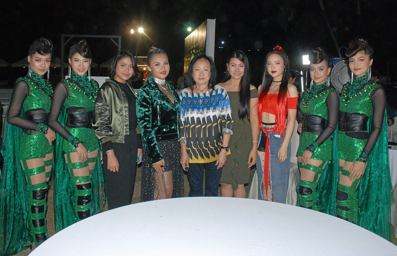 ยิ่งลักษณ์ วัชรพล กับทีมแกรมมี่