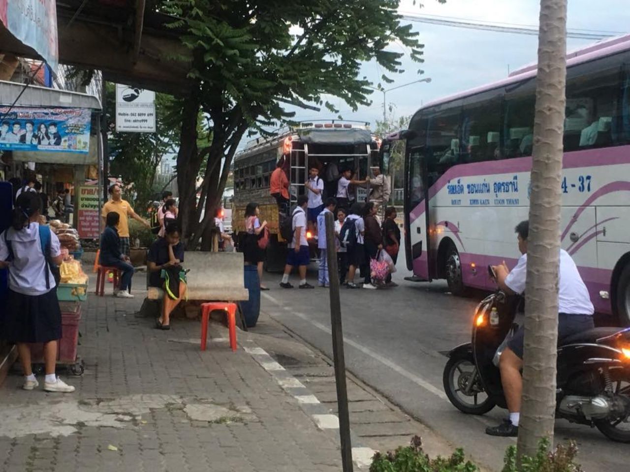 ผู้โดยสารไม่ไปขึ้นรถที่สถานีขนส่งแห่งใหม่  ขึ้นรถที่ริมถนนมิตรภาพ