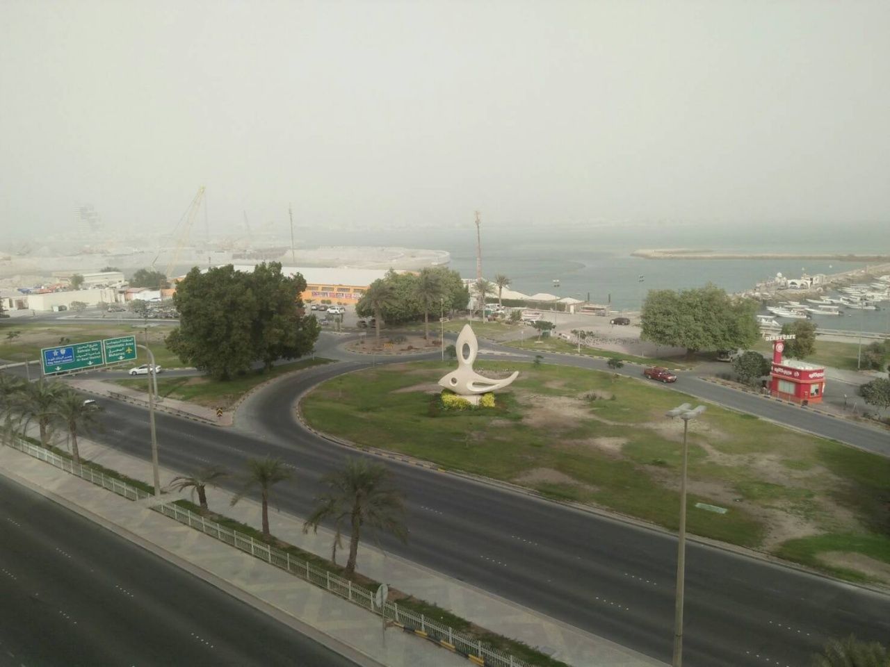 วิวนอกตึกที่ 2 หญิงไทยต้องอยู่อย่างสิ้นอิสรภาพ ขายตัวตลอด 24 ชั่วโมง