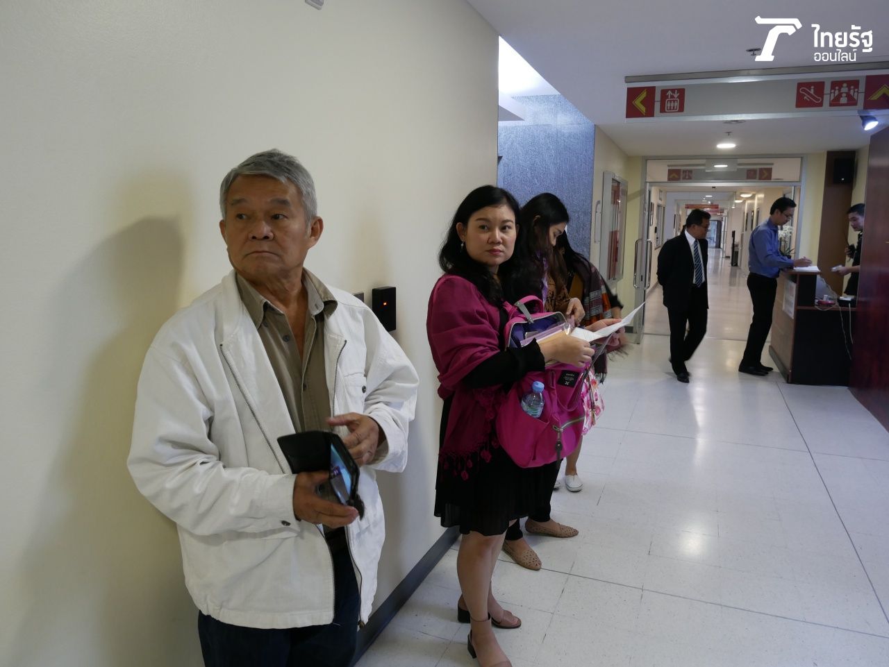 ผู้เสียหายเดินทางมาตามนัดของ สคบ. เพื่อเจรจากับทางอโกด้า