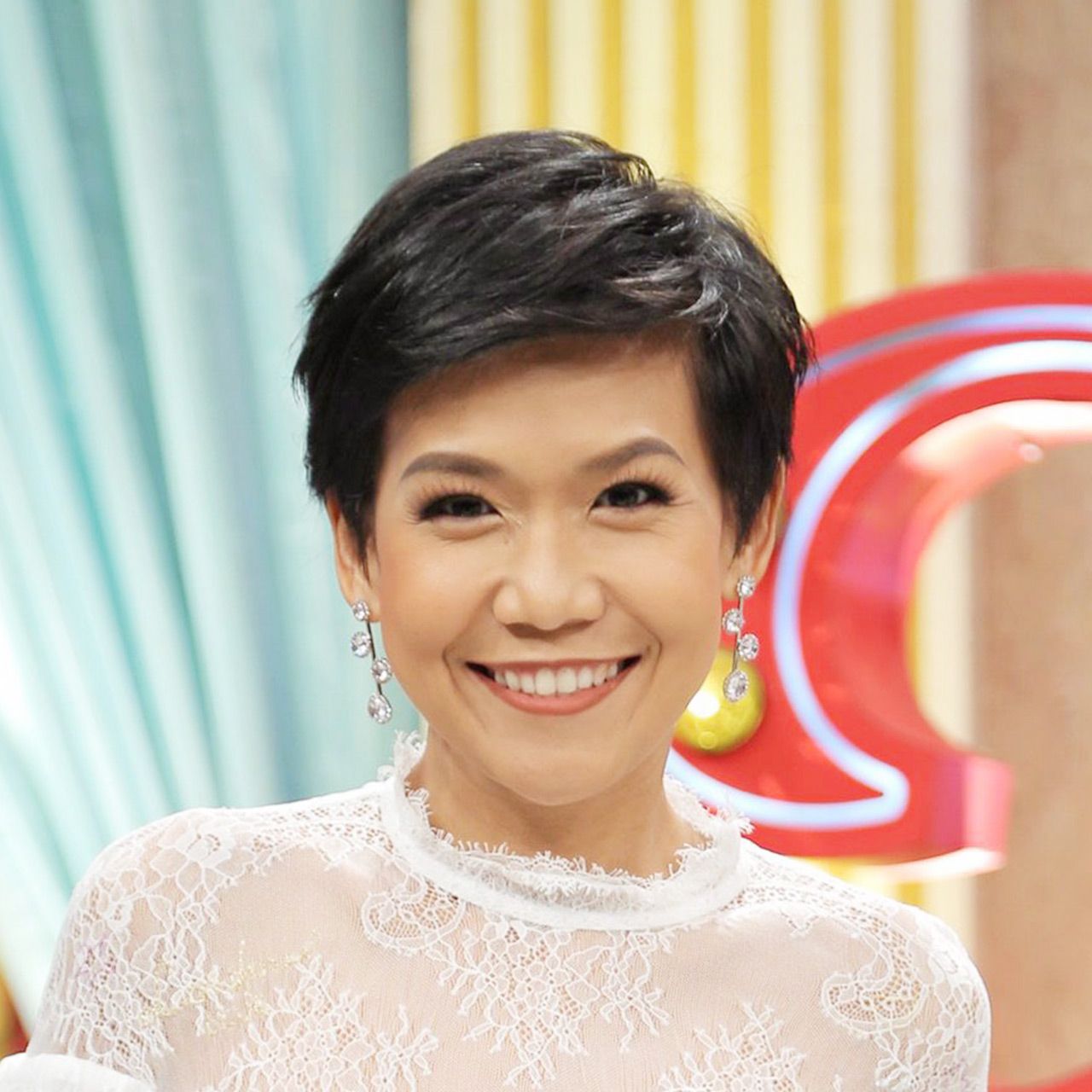 ก่อนหน้านี้เซ็นหนังสือมือหงิก ตอนนี้ กาละแมร์ แพ็ก power balls by Kalamare มือเป็นระวิง ทำเองปั้นเองขายดี๊ดี วันละ 100 กล่อง ไม่รู้รวยถึงไหนแล้วเนี่ย??