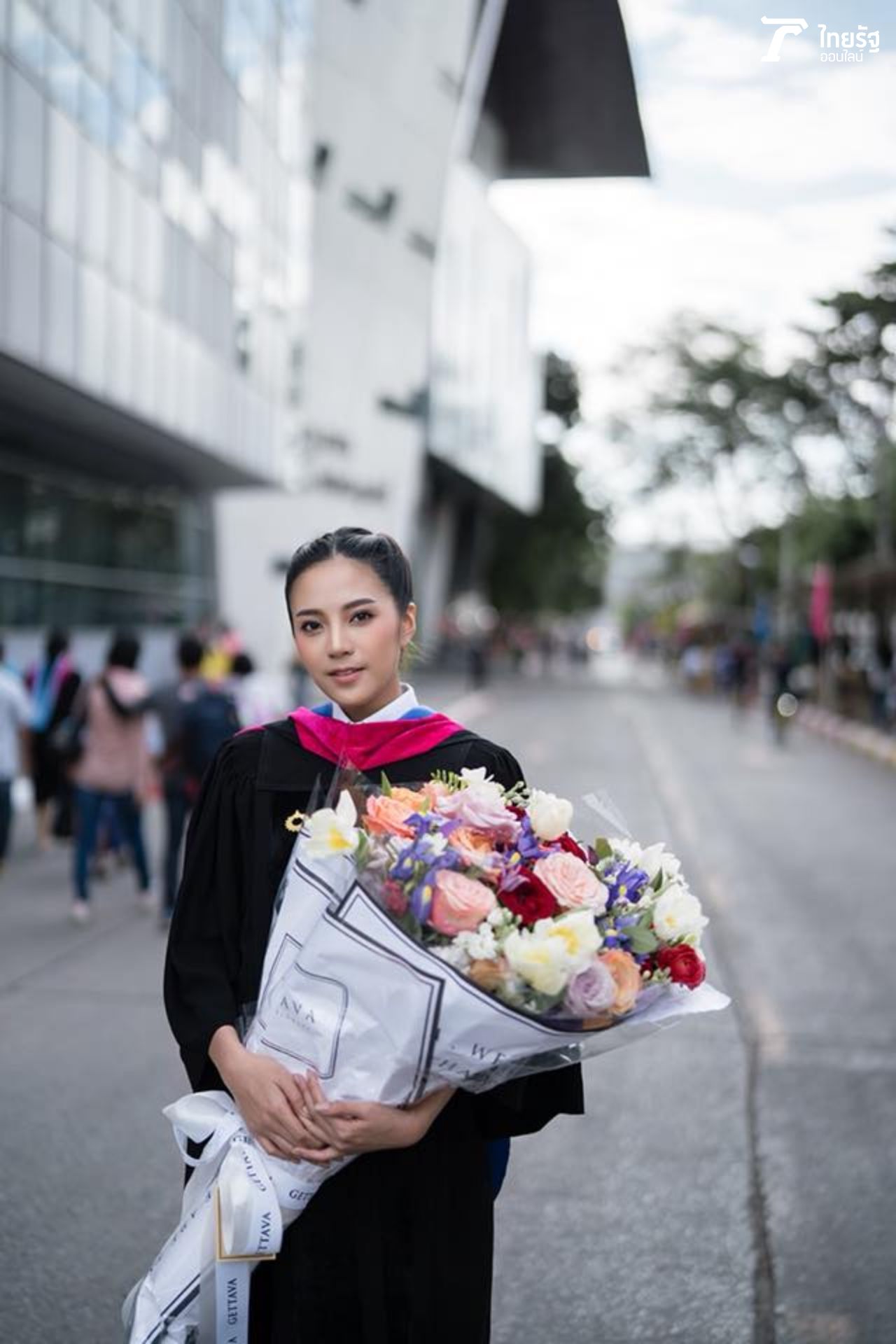 อิจฉาจังได้ดอกไม้ช่อโต จากพี่ชายสุดสนิท หมอสอง นพ.นพรัตน์ 