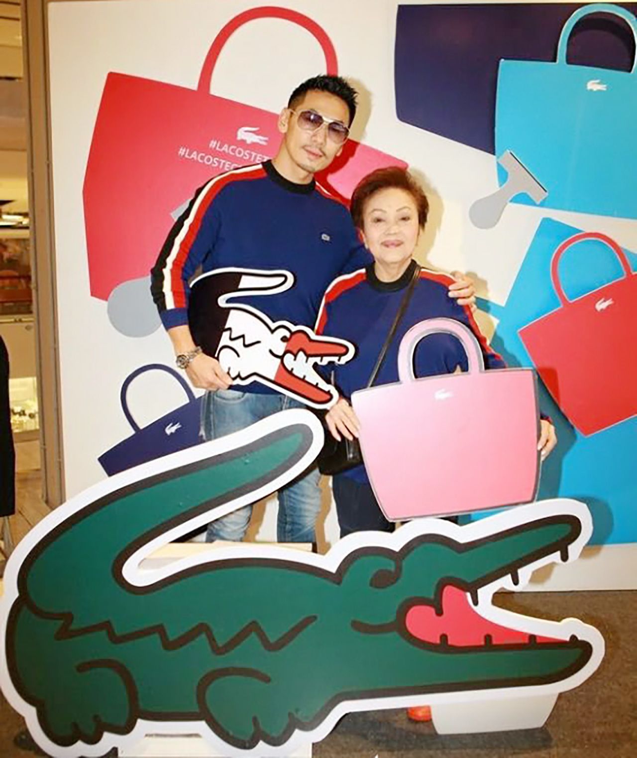 แฟนคลับลาคอสท์...ดีเจเพชรจ้า และคุณแม่สุจินดา กุศลมโนมัย