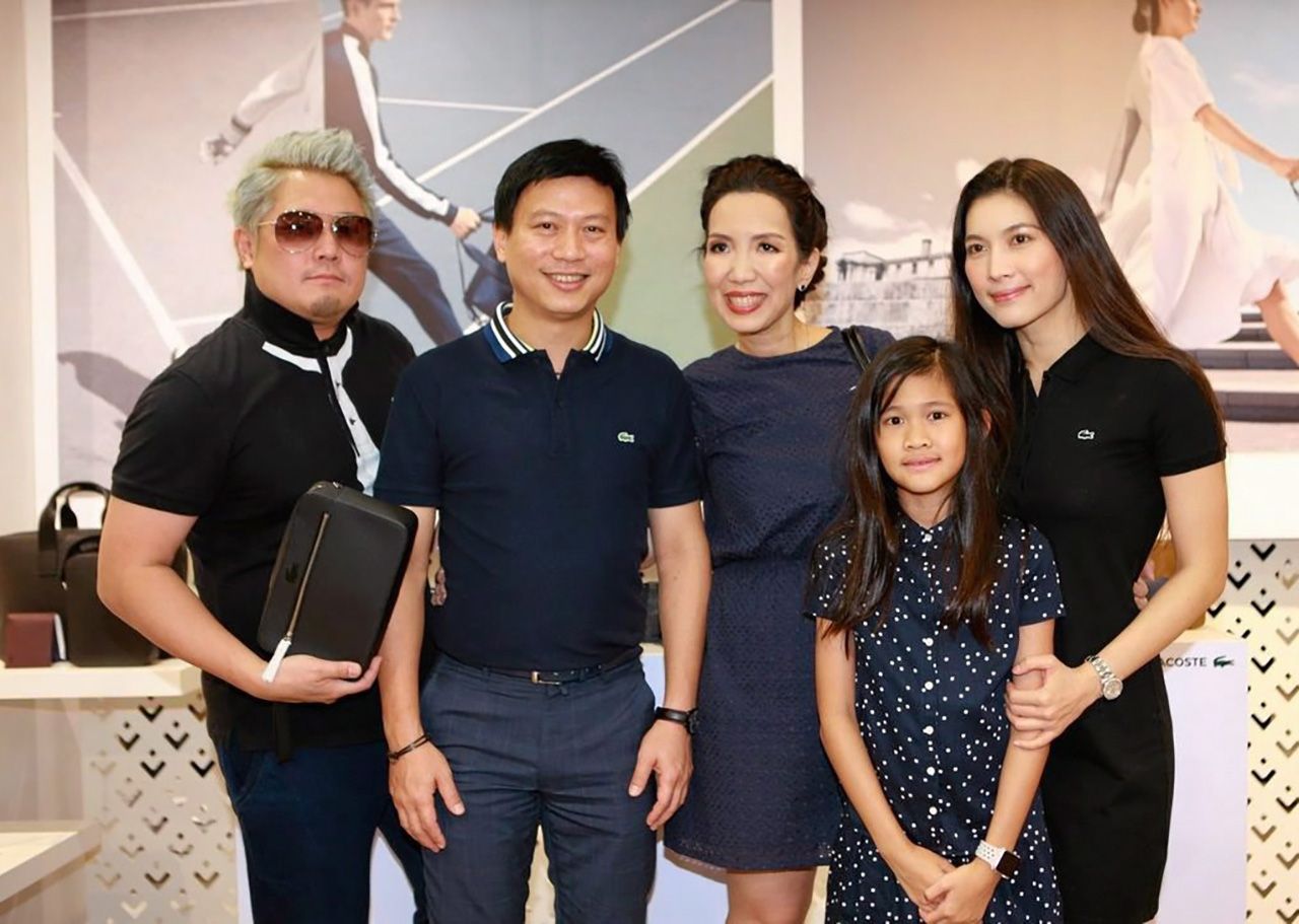 วิริทธิ์พล ชัยถาวรเสถียร (ที่ 2 จากซ้าย) ควงภริยาสุดรัก “กิตยาภรณ์” มาเป็นแม่ย่านาง โดยมี “ชัยลดล-รฐพร โชควัฒนา” ร่วมงานด้วย