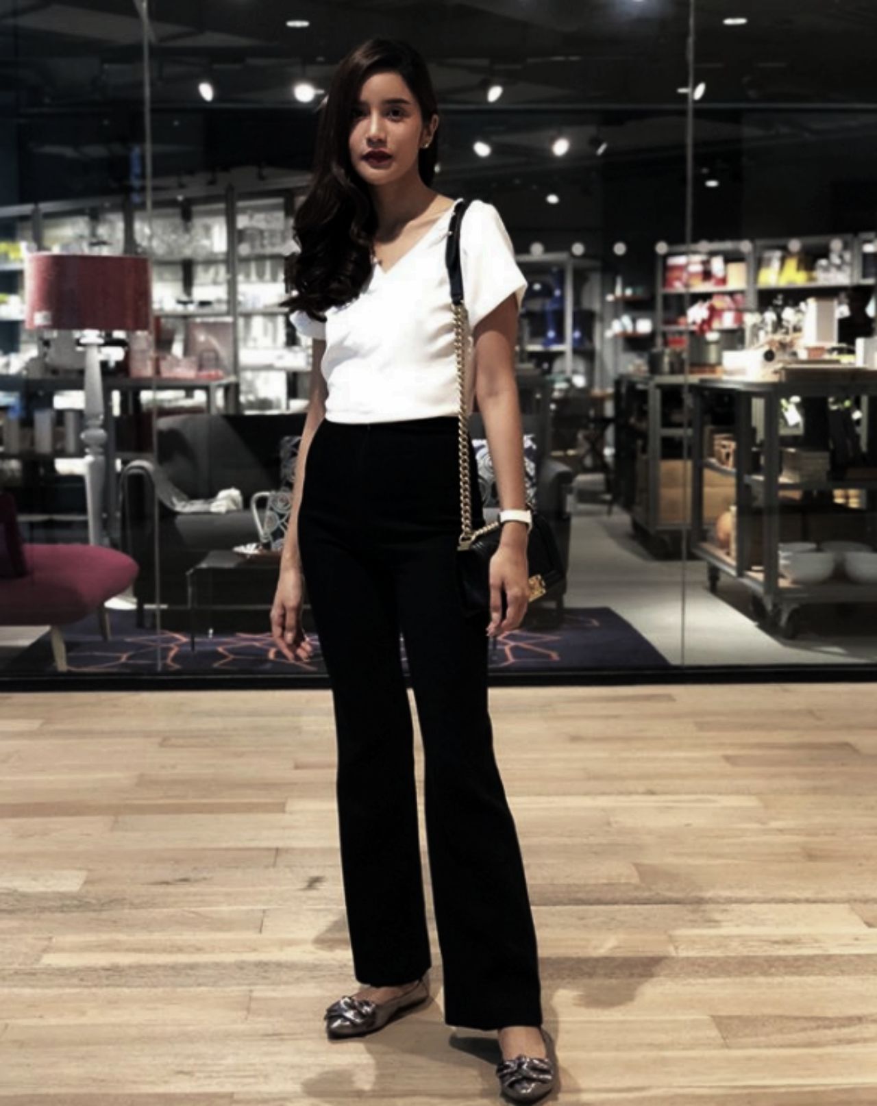 ยืนเก๋ๆ