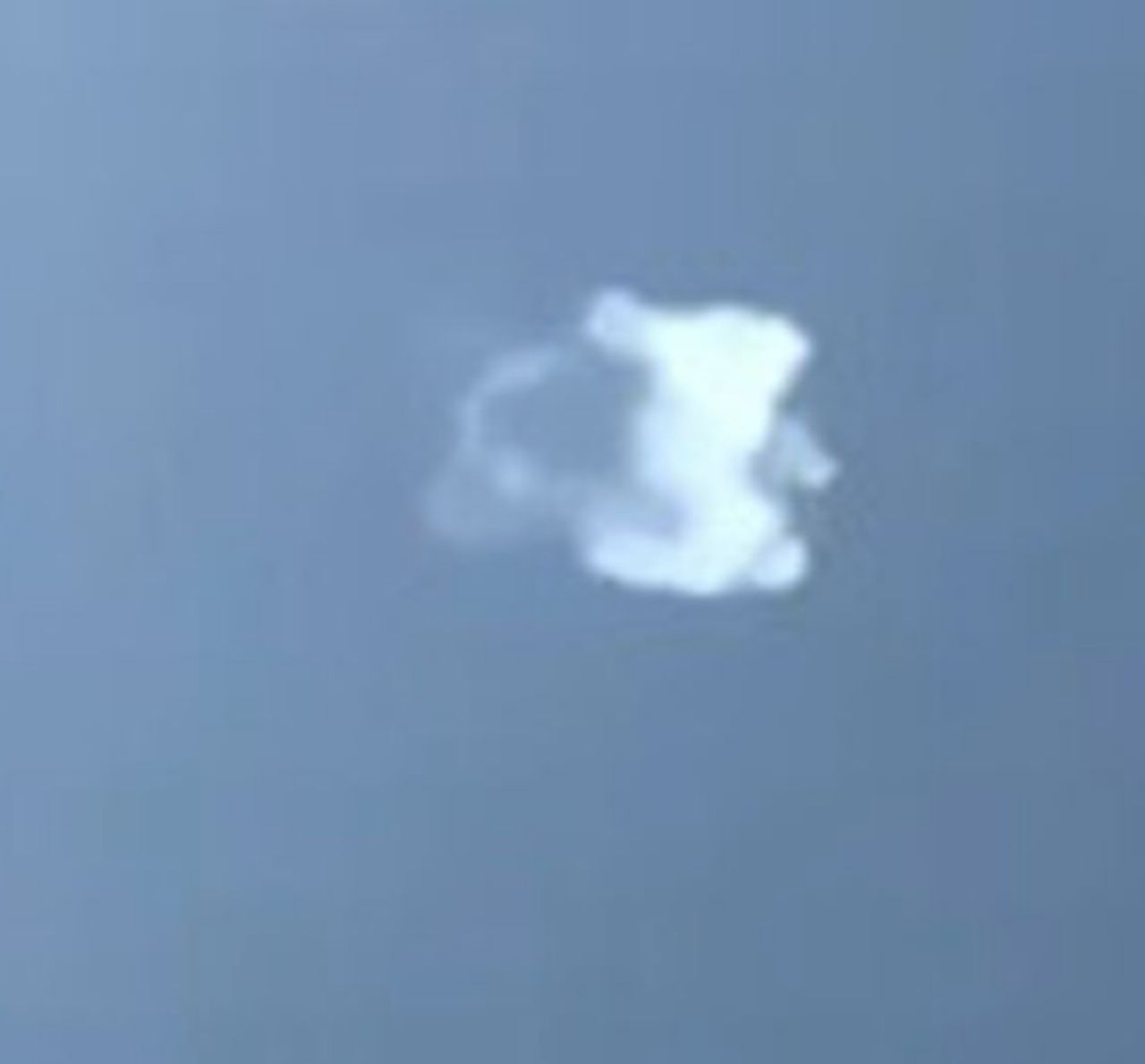 กลุ่มควันเหนือท้องฟ้ากรุงริยาดห์ (ภาพจาก twitter)