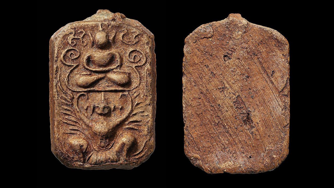 พระพิมพ์ครุฑใหญ่ หลวงพ่อปาน วัดบางนมโค อยุธยา ของ อุดมเดช รัตนเสถียร.