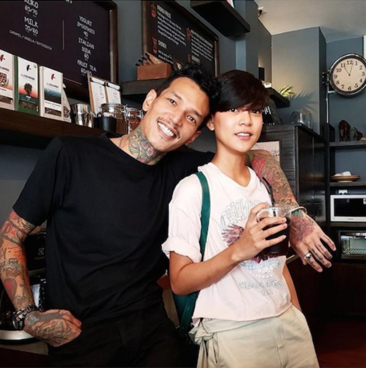 สายป่านและอาเบย์ อดีตคนรัก