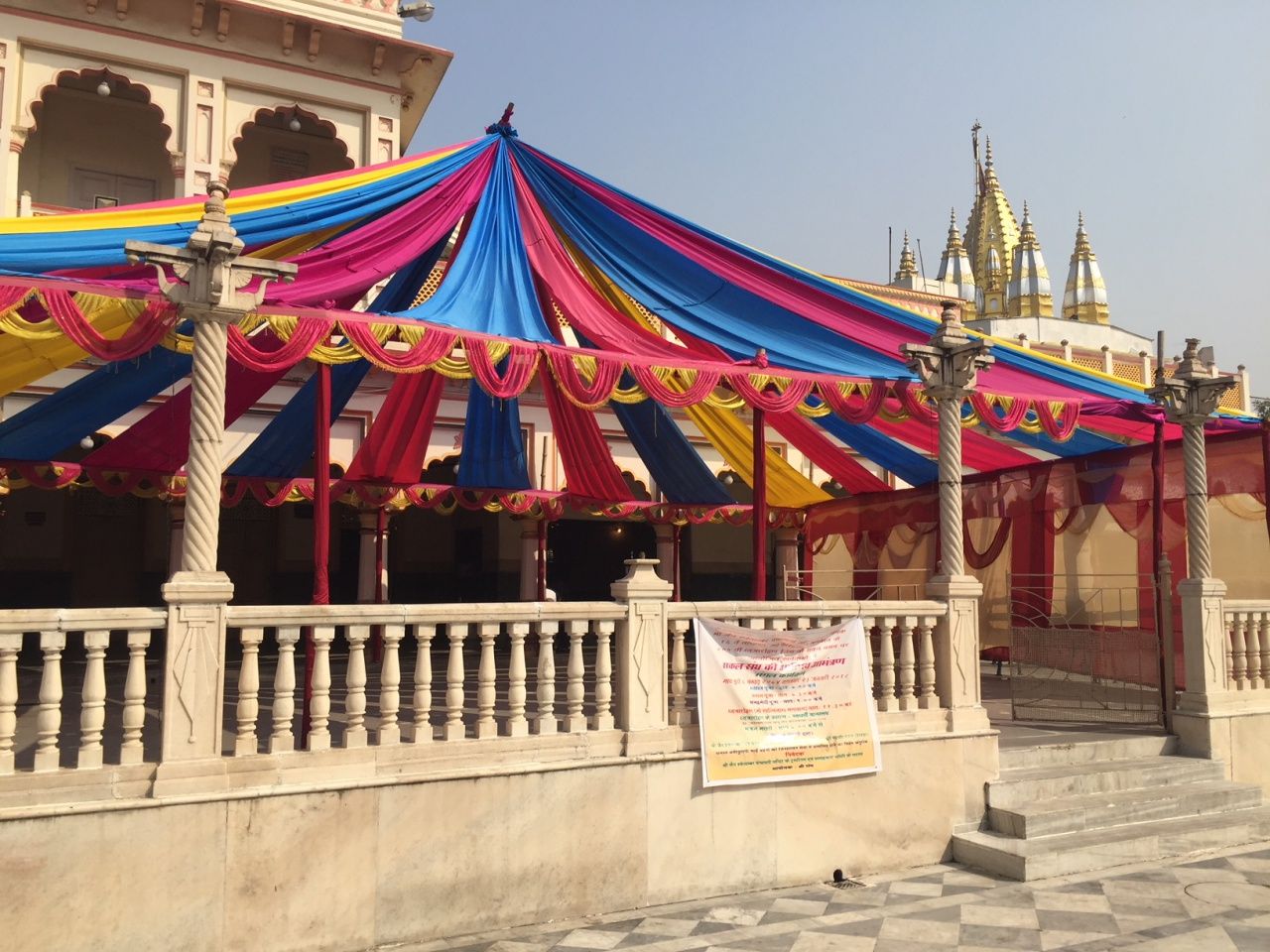 ซุ้มพิธีแต่งงานที่วัด สเวตัมเบอร์ ดาดาจี