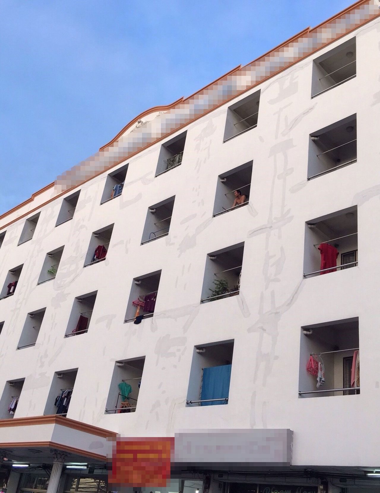 ที่ตั้งบริษัทอยู่ใต้ตึกแห่งนี้