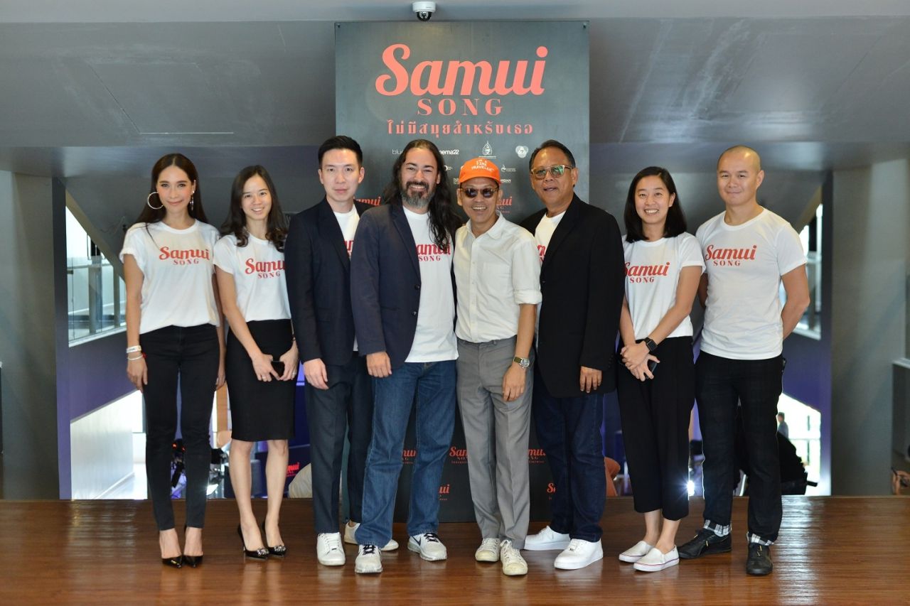 เรย์มอนด์ (ขวาสุด) 