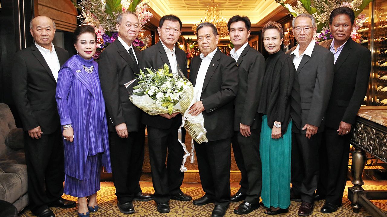 ดีใจด้วย โอกาส เตพละกุล จัดงานเลี้ยงแสดงความยินดีให้ ศ.ดร.ธีรวุฒิ บุณยโสภณ นายกสภามหาวิทยาลัยเทคโนโลยีพระจอมเกล้าพระนครเหนือ โดยมี ดร.ศิริธัช โรจนพฤกษ์, ศ.ดร.สุชาติ เซี่ยงฉิน, ภรณี ลีนุตพงษ์ และ พรรณี จารุสมบัติ มาร่วมงานด้วย ที่ รร.แมนดาริน โอเรียนเต็ล วันก่อน.