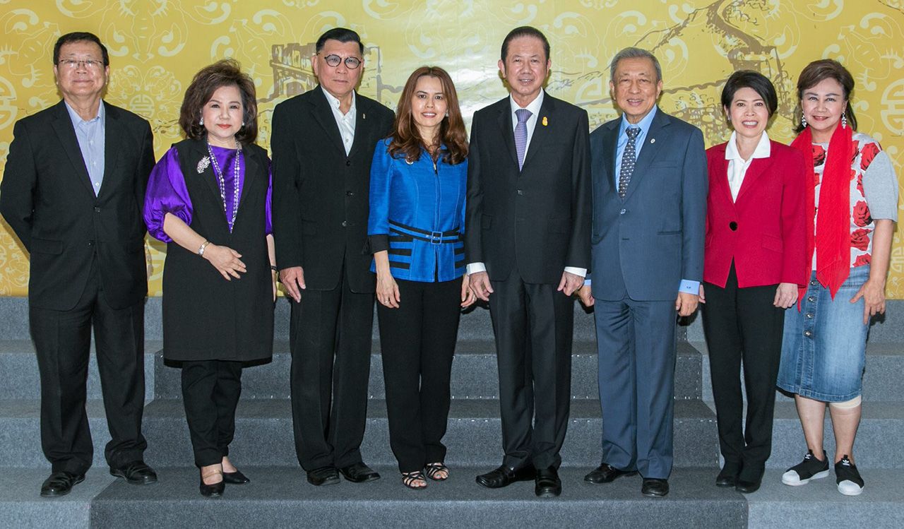 เจาะลึก สนั่น อังอุบลกุล ให้การต้อนรับ รศ.ดร.อักษรศรี พานิชสาส์น มาปาฐกถาเรื่องยุทธศาสตร์จีน 30 ปี ให้ นศ.หลักสูตรภาษาจีนนักธุรกิจชั้นสูง สถาบัน BLCU โดยมี ดร.ชุมพล พรประภา,ชาลอต โทณวณิก และ ฐิตินันท์ วัธนเวคิน มาร่วมงานด้วย ที่ ร.ร.อัสสัมชัญพาณิชยการ วันก่อน.