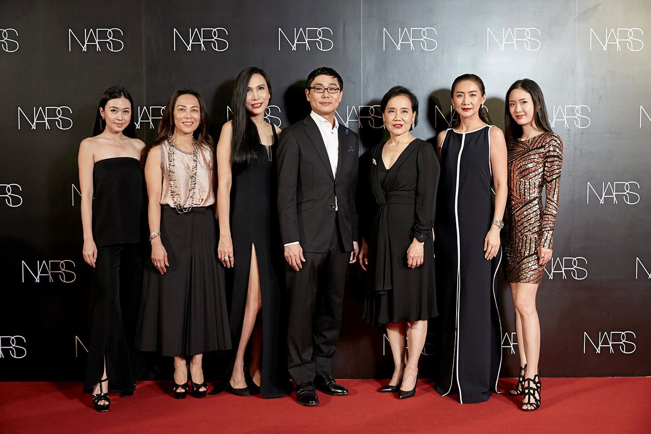 แวะมานะ ทัตสึกิ นากาโอะ จัดงานเปิดตัวบูทีคสโตร์ NARS Natural Radiant Longwear Foundation โดยมี วริศรา ไพรสานฑ์กุล, พลิน นันทขว้าง, มาลินี ทรัพย์บริบูรณ์,สุธาวดี ศิริธนชัย และ อภินรา ศรีกาญจนา มาร่วมงานด้วย ที่เอ็มควอเทียร์ อเวนิว วันก่อน.