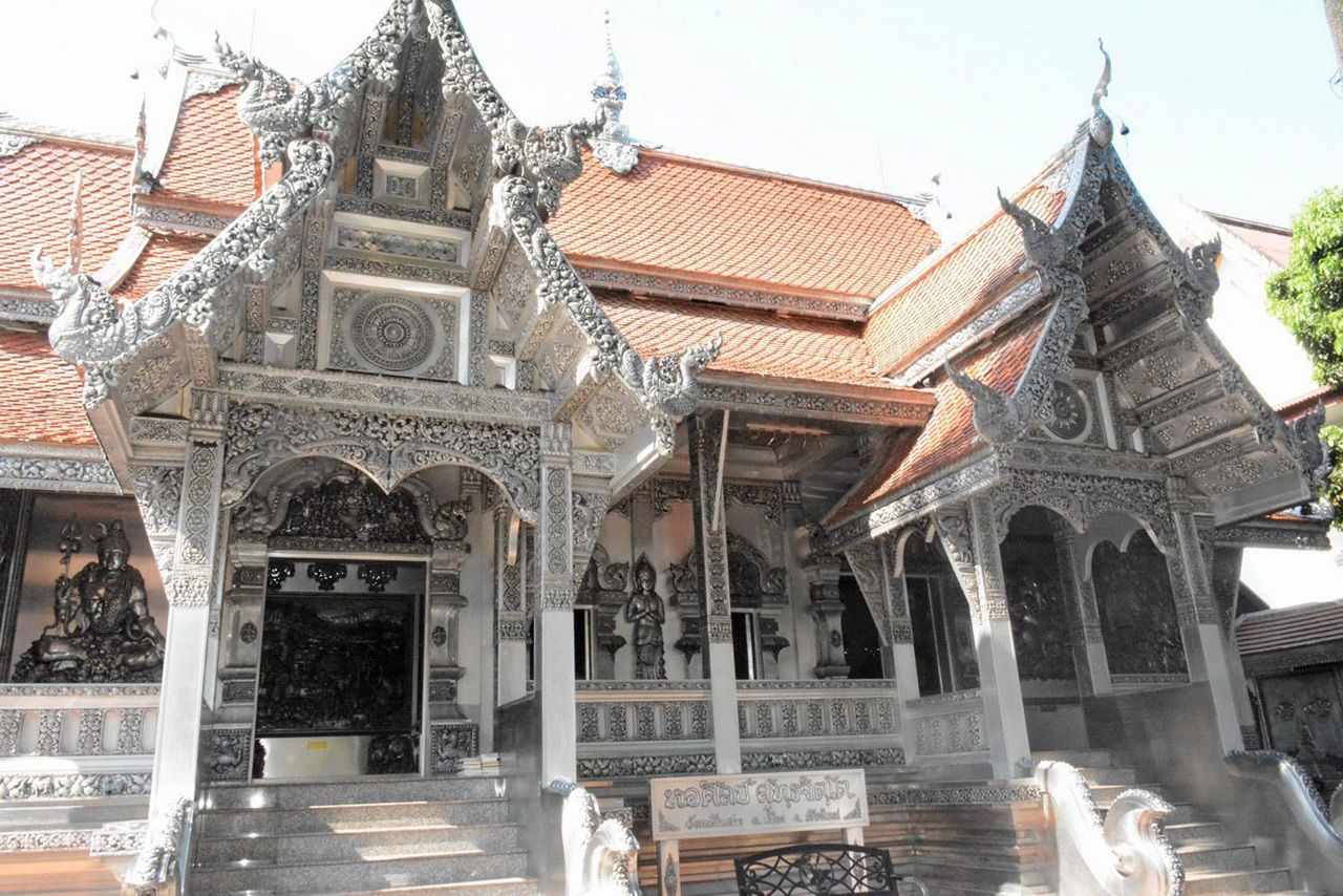 “หอศิลป์สุทฺธจิตฺโต” อยู่ภายในวัดหมื่นสาร สร้างด้วยเงิน.