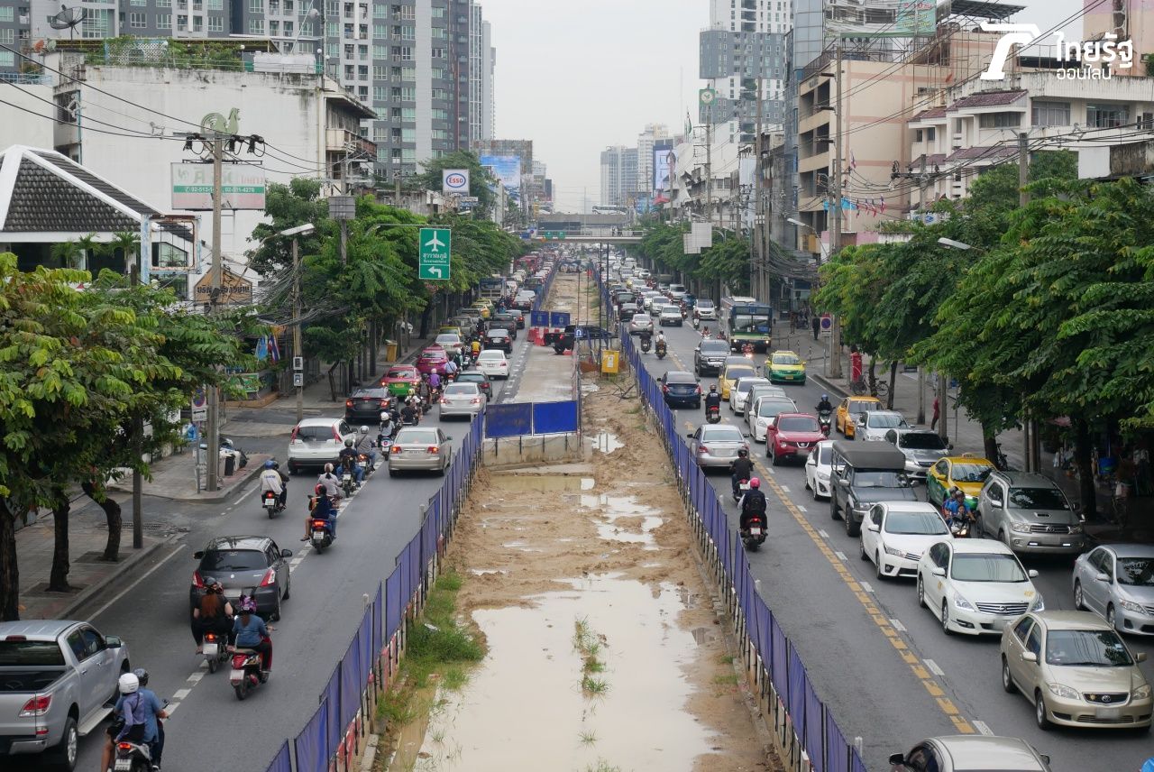 ฝั่งขาเข้า จุดกลับรถหน้าซอยลาดพร้าว 31