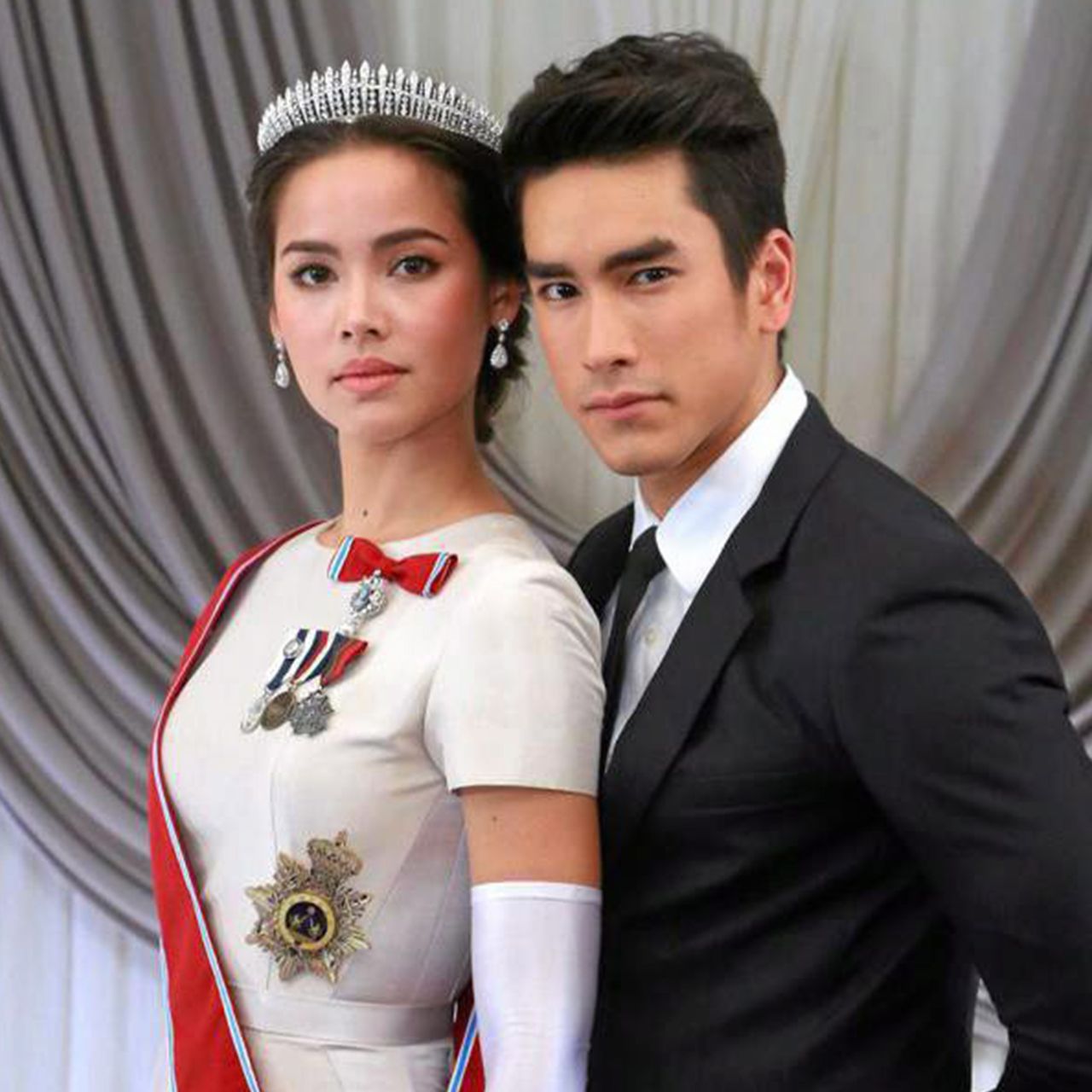 สำหรับคู่นี้ ณเดชน์ &ญาญ่า จะควงกันขึ้นรันเวย์โชว์นาฬิกาหรูราคา 8 หลัก ในงาน “เซ็นทรัล/เซน อินเตอร์เนชั่นแนล วอทช์ แฟร์ 2018” 6 โมงเย็น วันนี้ที่ห้างเซ็นทรัลชิดลม.