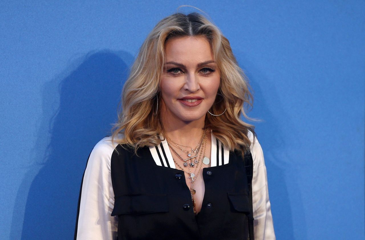 15 กันยายน 2016 มาดอนน่า แต่งเบาๆ ในร่วมงานเปิดตัวหนังเรื่อง The Beatles : Eight Days a Week - The Touring Years ที่ลอนดอน อังกฤษ 