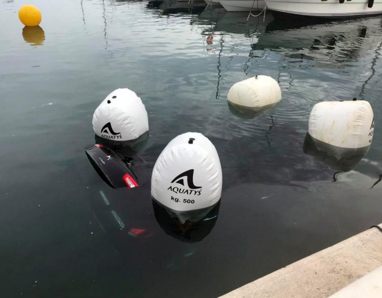 รถยนต์ซีตรองซึ่งคนขับอูเบอร์ใช้ จมอยู่ในทะเล