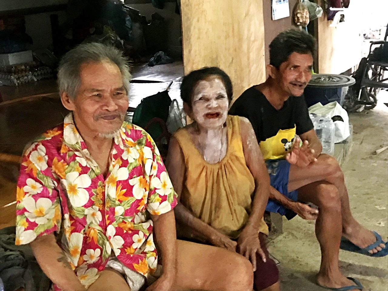 สามคนพ่อแม่ลูก จนเงิน แต่ไม่จนความสุข