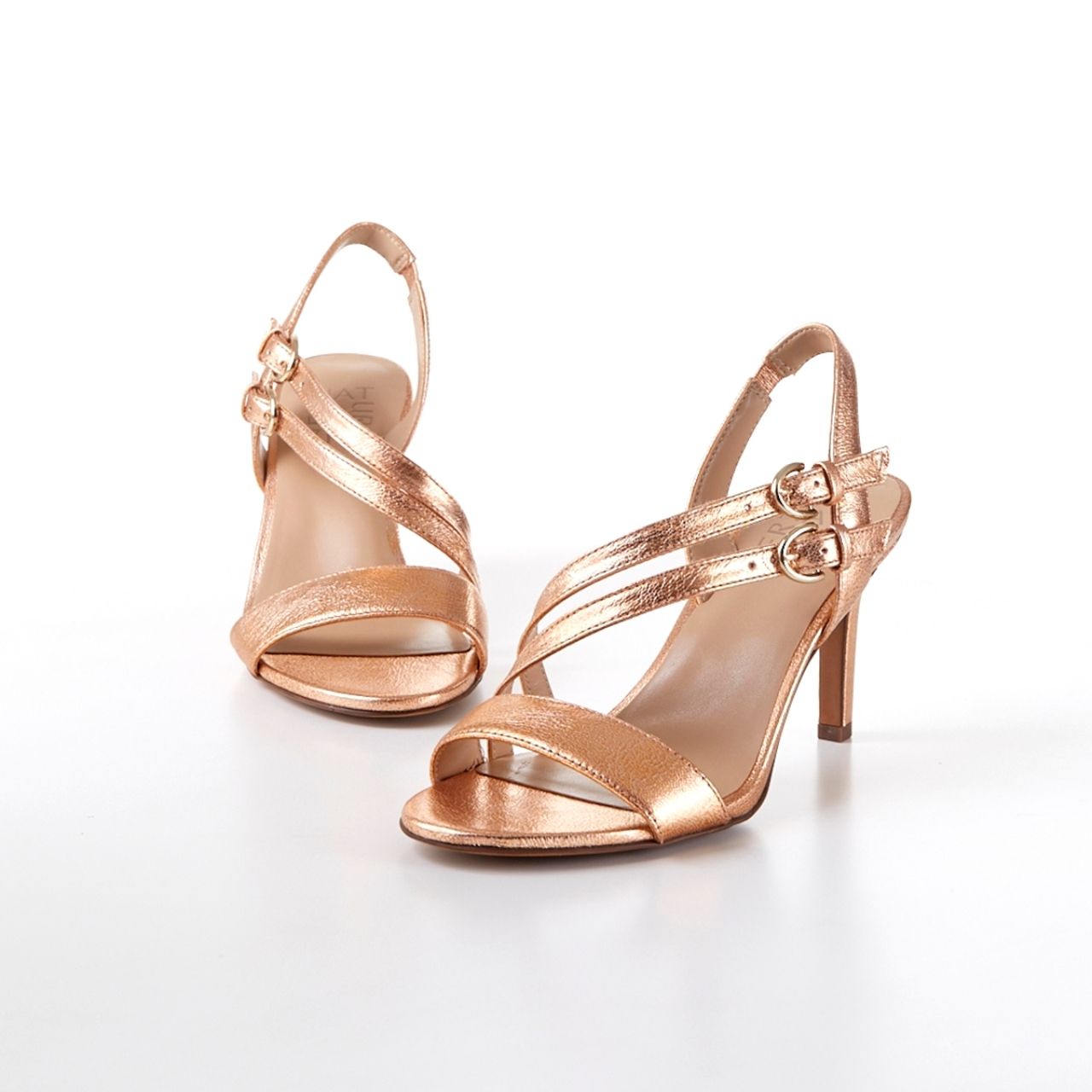 ตัวอย่างรองเท้าที่เหมาะกับสาวปลายเท้าบาน กว้าง เท้าอูมหนา หน้าเท้ากว้าง