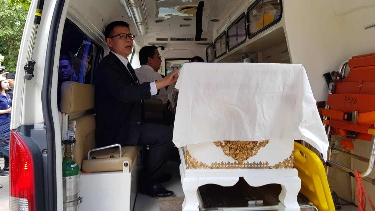 นีโน่-ตั้ม สมประสงค์ นั่งรถตู้ไปด้วย