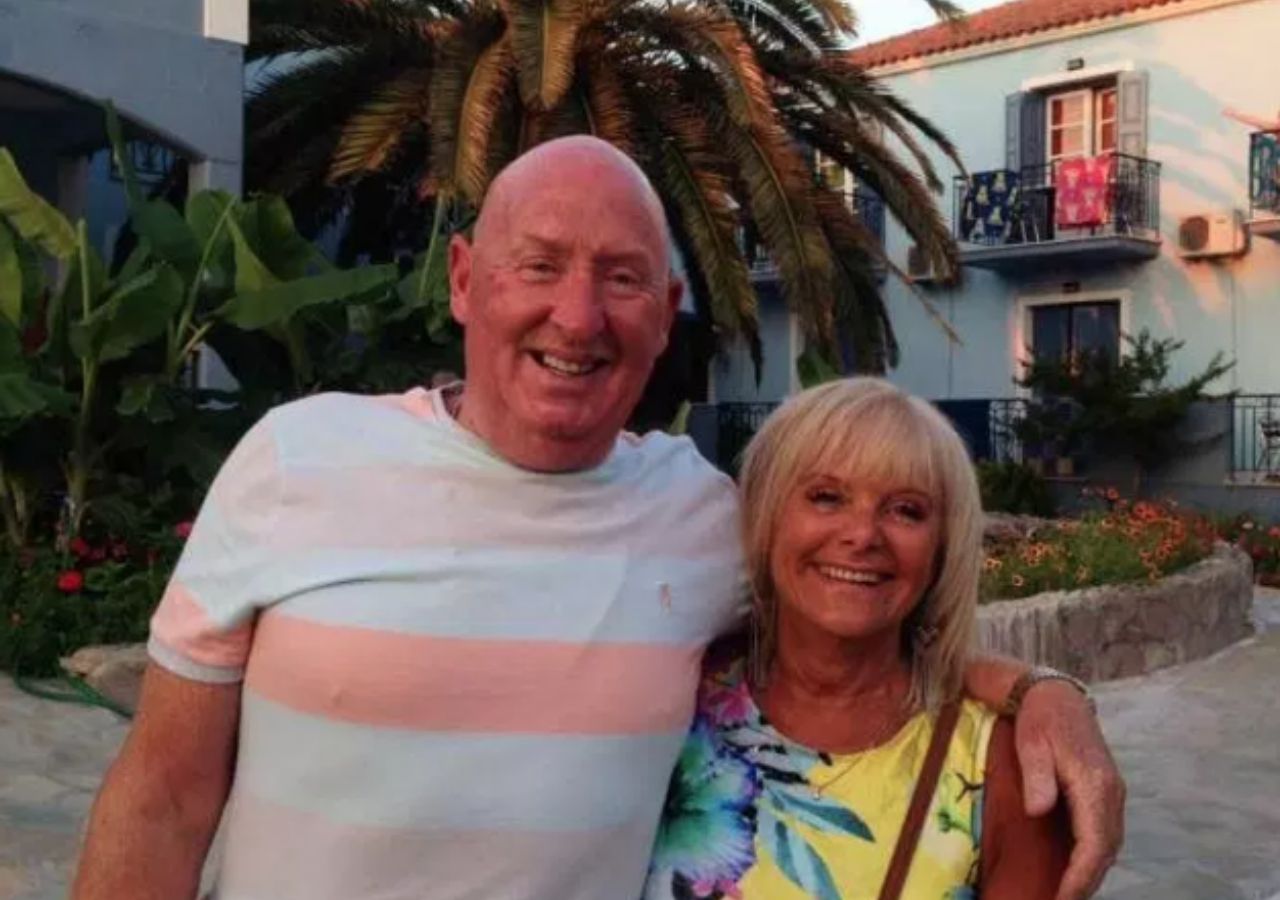 นายจอห์น คูเปอร์  และภรรยา นางซูซาน คูเปอร์ 