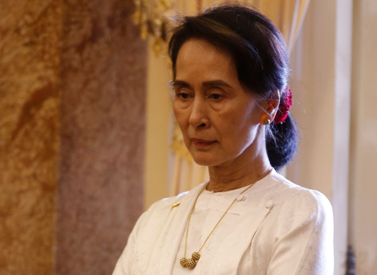 ออง ซาน ซูจี เผชิญแรงกดดันจากประชาคมโลกกรณีวิกฤติโรฮีนจาในรัฐยะไข่ มาจนถึงศาลตัดสินจำคุก 2 นักข่าวรอยเตอร์