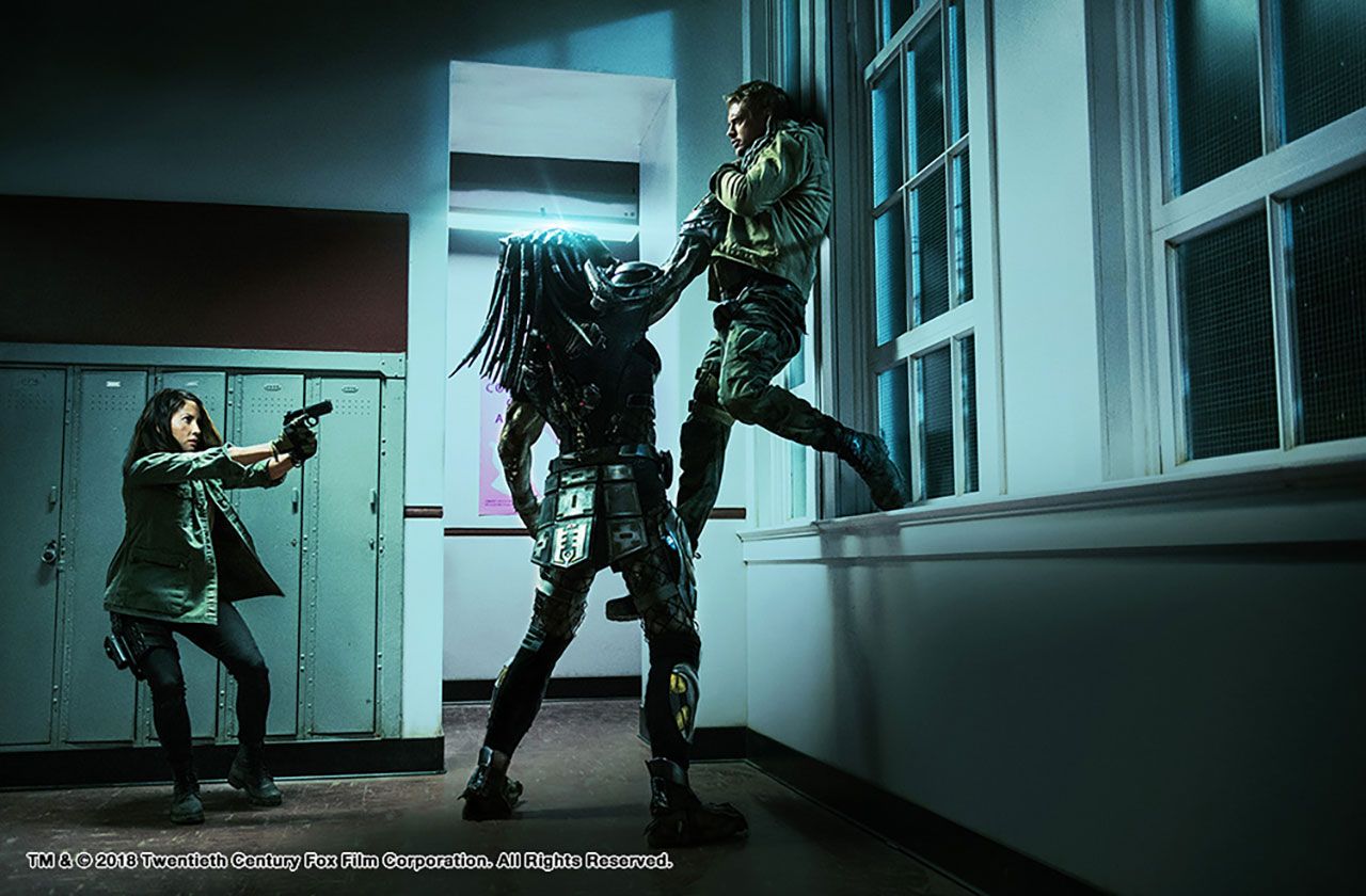 ลืมบอกว่าภาคนี้นักล่ากลายพันธุ์นะจ๊ะ นอกจากล่ากันเองยังตัวใหญ่กว่ามนุษย์ชาวโลกไซส์บิ๊กๆ ด้วยนะ