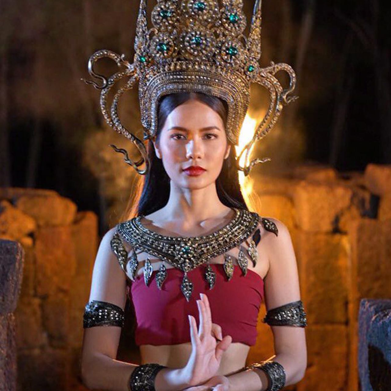 ต้องเรียกว่าทำบุญมาดี น้ำตาล-ชลิตา เข้าฉากถอดหัว ในละคร “สาปกระสือ” ช่อง 8 หวิดโดนขาตั้งกล้องร่วงกระแทกหน้าดีที่หันหน้าไปอีกทาง ไม่งั้นได้เลือดแน่ หยองจุง.