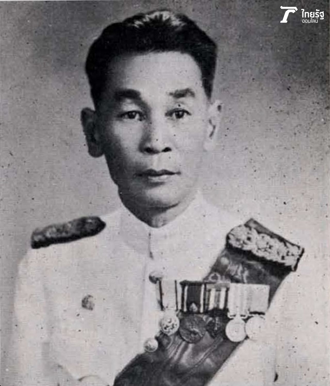 นายควง อภัยวงศ์ เป็นนายกรัฐมนตรีคนที่ 4 