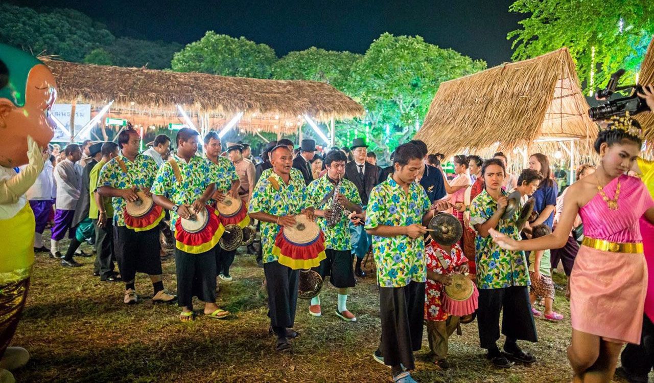 การแสดงกลองยาว.