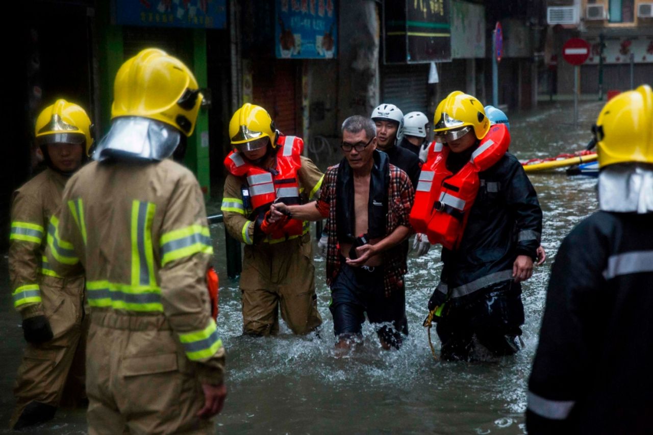 น้ำท่วมถนน บนเกาะมาเก๊า