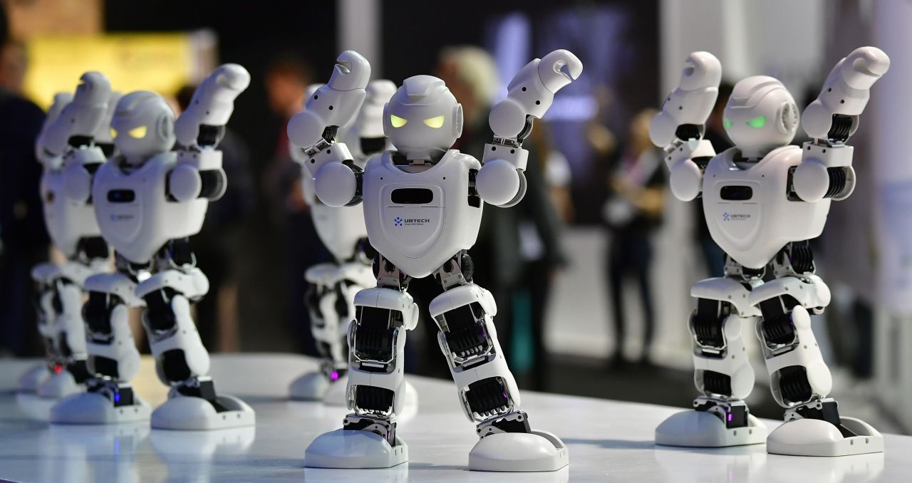 Alpha 1E หุ่นยนต์อัจฉริยะของแบรนด์ Ubtech ที่นอกจากจะเป็นเพื่อนด้านความบันเทิง ยังสามารถช่วยเรื่องเรียนให้ลูกของคุณได้ด้วย