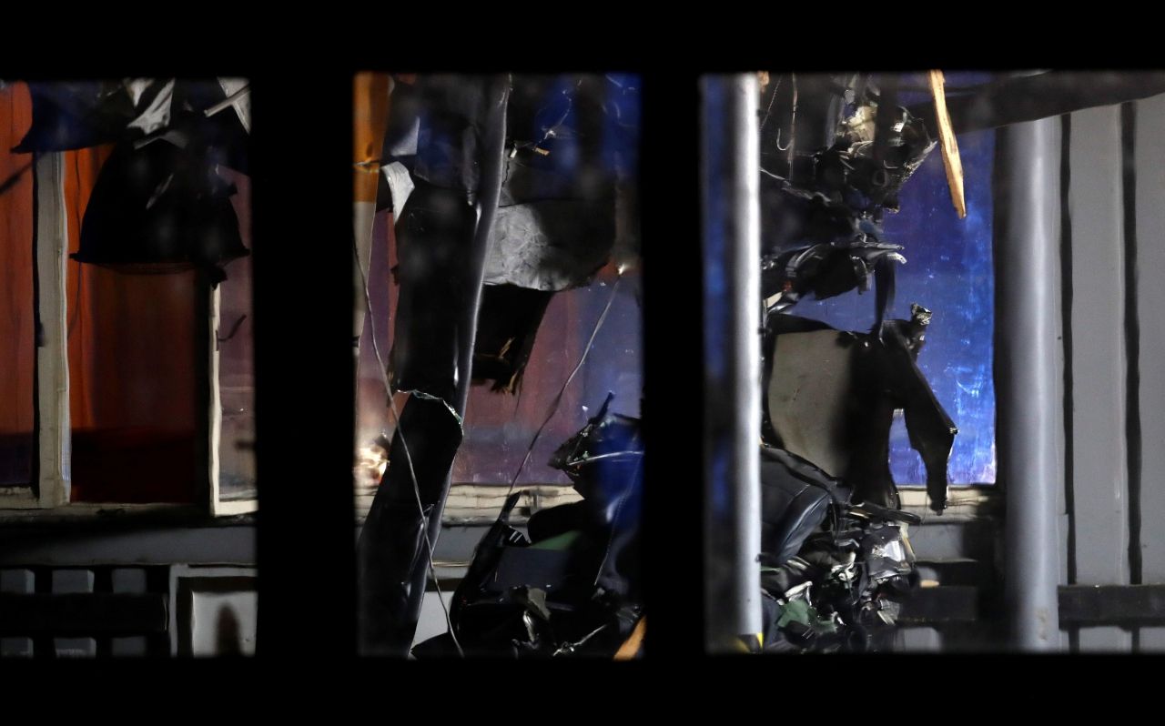 สภาพความเสียหายของโรงงานแห่งหนึ่ง ในเขตนิคมอุตสาหกรรม หลังเฮลิคอปเตอร์ตกใส่ 