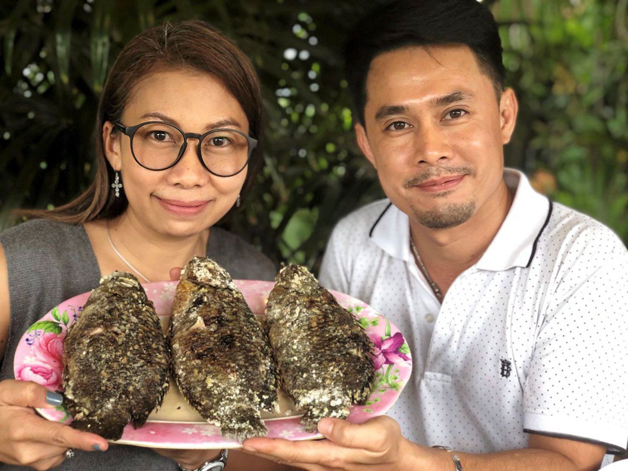 “ปลาหมอยักษ์”…ย่างเกลือ-ฉู่ฉี่ & “กุ้งแม่น้ำผัดพริกขี้หนู”.