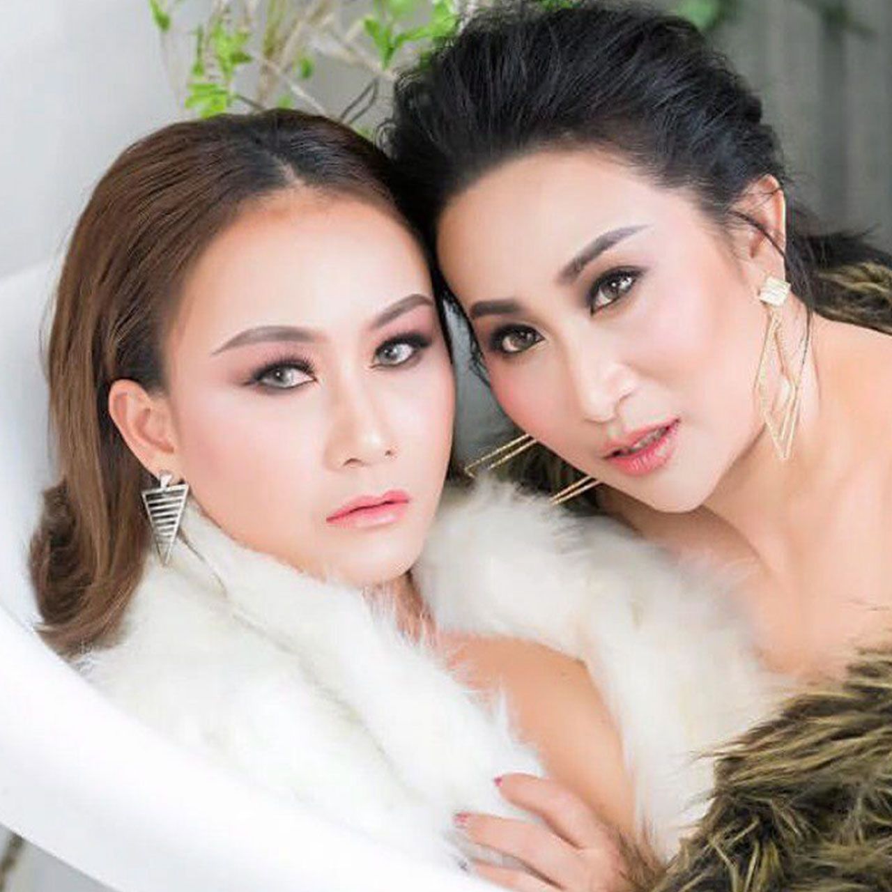 อู้หูจนตาถลน ลาล่า-ลูลู่ อาร์สยาม เล่นปฏิวัติตัวเอง จากสายฮาเป็นเซ็กซี่สตาร์ อวดดูมๆจนหนุ่มๆ น้ำลายหก ที่แน่ๆ ลูลู่ มีเจ้าของแล้ว สวยสะพรึง เอ๊ย ตะลึงจนราศีเจ้าสาวจับแล้วเนี่ย คริๆ.