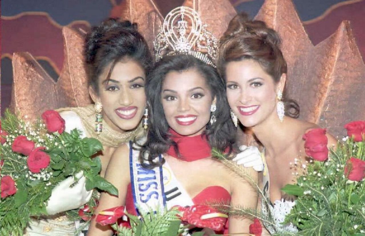 เชลซี สมิธ สุดดีใจ คว้ามงกุฏนางงามจักรวาล ปี 1995