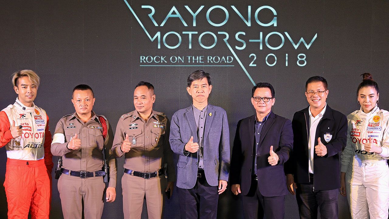 คนรักรถ สุรศักดิ์ เจริญศิริโชติ ผวจ.ระยอง เปิดงาน “Rayong Motor Show 2018” มหกรรมแสดงรถยนต์ชั้นนำมากกว่า 10 ค่าย โดยมี พ.ต.ท.พิเชษฐ์ แสงส่ง, พ.ต.ต.พิพัฒน์ สมนึก,ธนภัทร วงษ์ประเสริฐ และ พิธพร สมะลาภา มาร่วมงานด้วย ที่เซ็นทรัลพลาซา ระยอง วันก่อน.