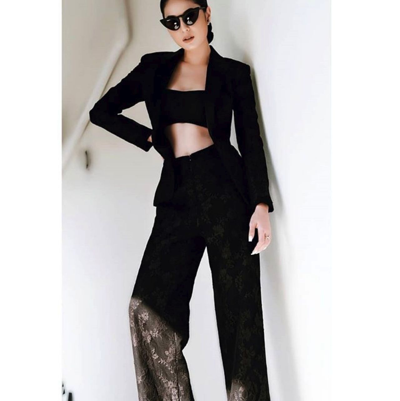 เสื้อครอป กับเสื้อคลุม จะเท่หรือเซ็กซี่ดีนะ 