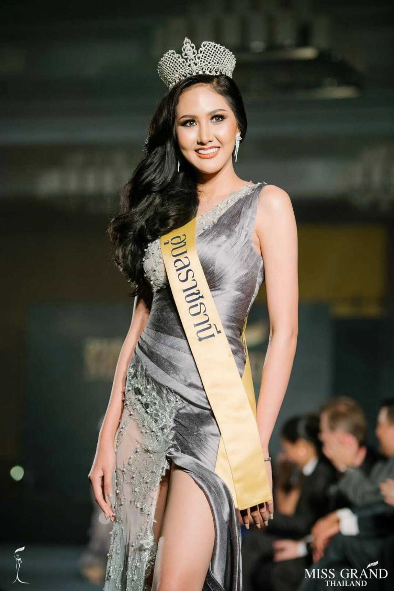 ชุดราตรีตะลึงตา