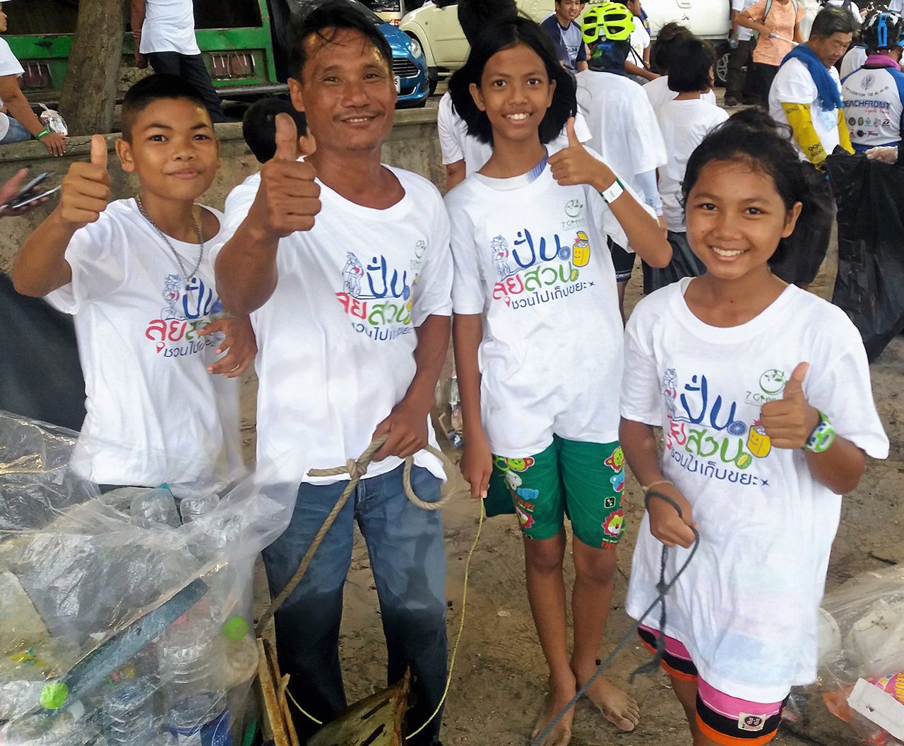 ชาวระยองพาครอบครัวมาร่วมกิจกรรมกับนักปั่นทั่วประเทศอย่างสนุกสนาน.