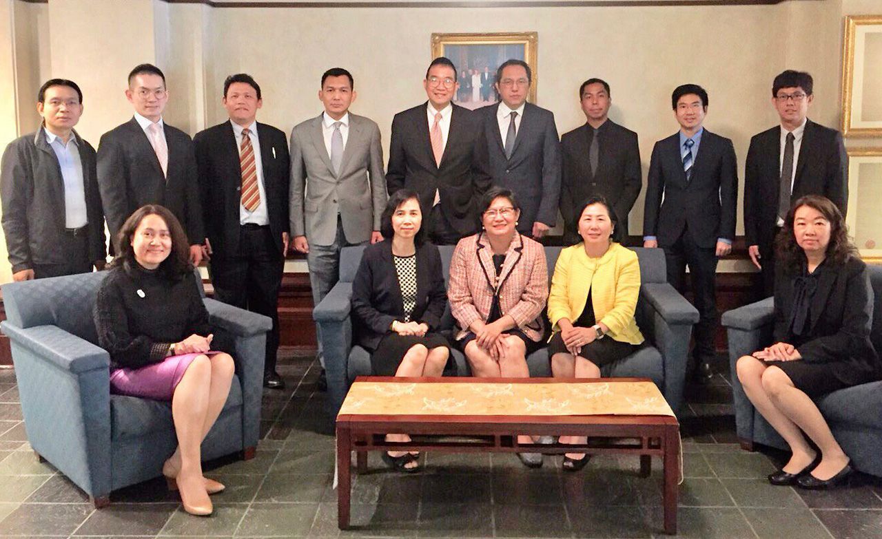 พร้อมเพรียง มาริษ เสงี่ยมพงษ์ ออท. ณ กรุงออตตาวา แคนาดา จัดประชุม ทีมประเทศไทย ครั้งที่ 1/2561 เป็นการประชุมเชิงบูรณาการครั้งแรก เพื่อให้งานความสัมพันธ์และความร่วมมือกับแคนาดารุดหน้า ที่สถานทูต.