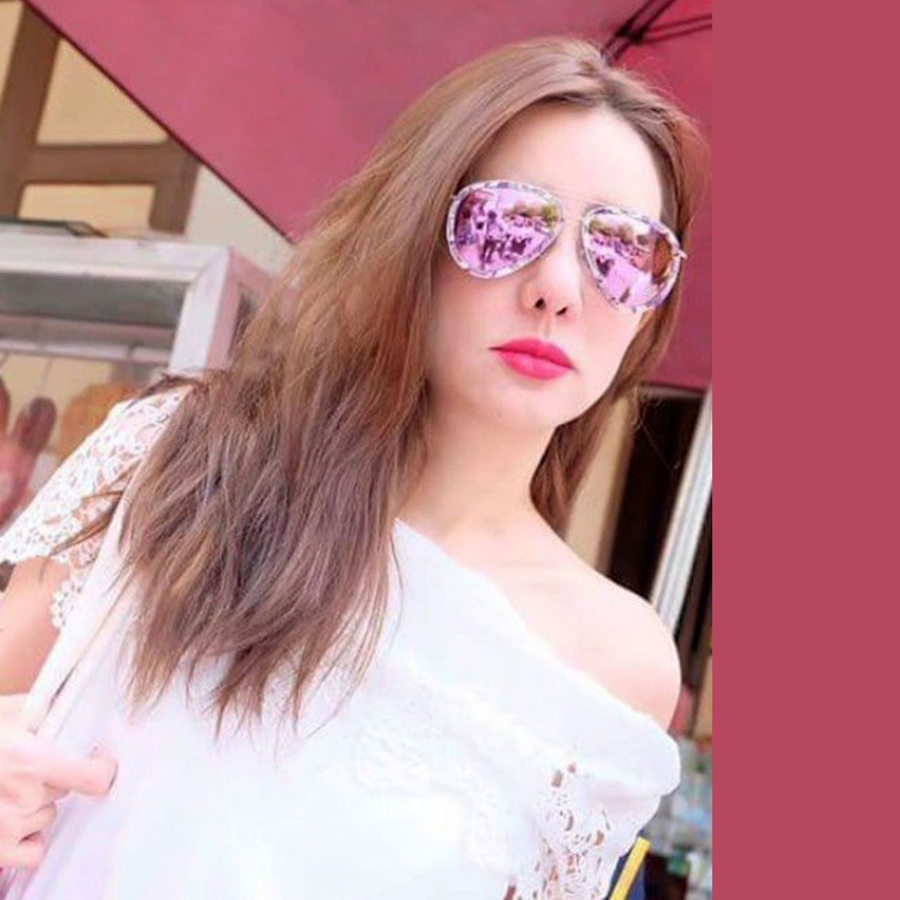 ด้านสาว นิโคล ก็เหมือนจะเพิ่งตาสว่าง เพราะเห็นโพสต์ภาษาอังกฤษแปลเป็นไทยว่า “ผู้หญิงทุกคนมีสัญชาตญาณ และสัญชาตญาณของฉันก็ถูกซะด้วย”... เจ็บปวดสินะ?