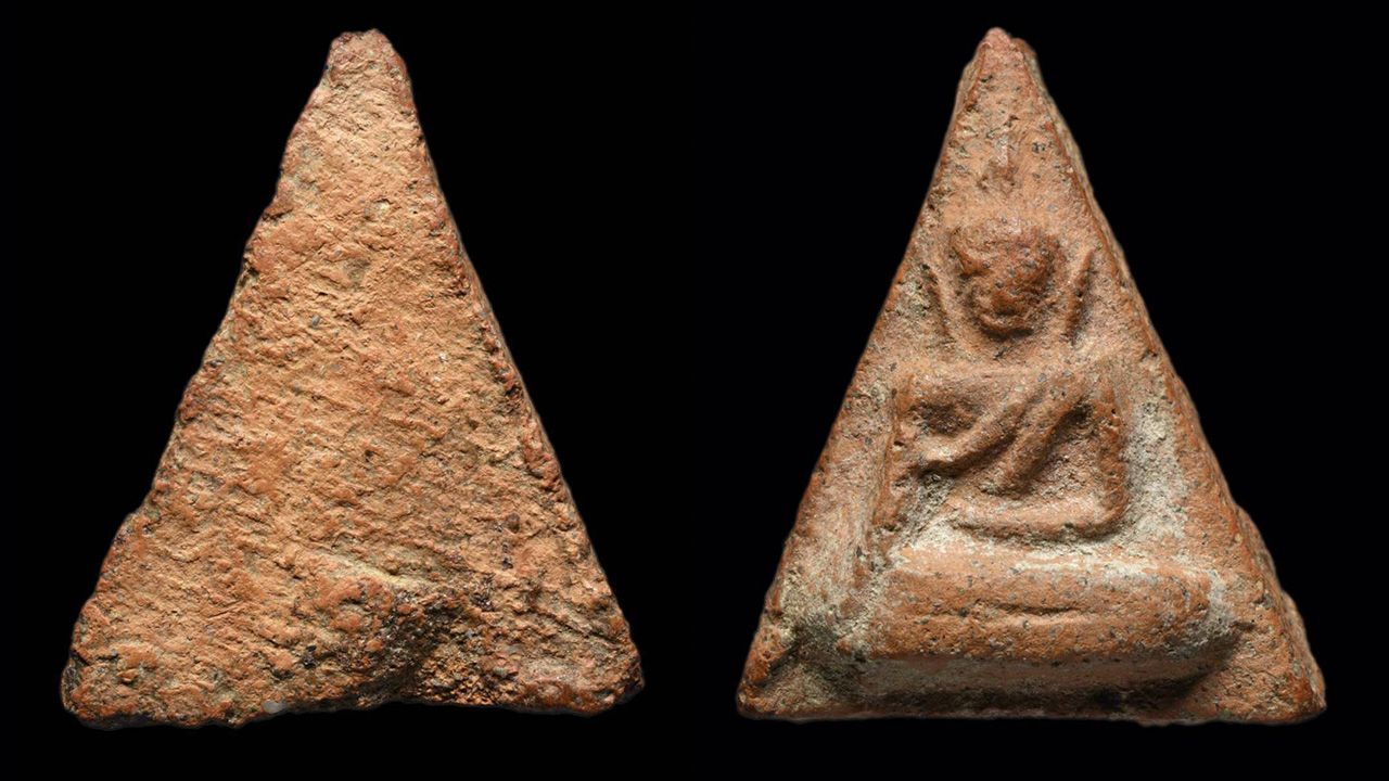 พระนางพญา พิมพ์มีหู กรุโรงทอ พิษณุโลก ของ ธนากร บุญสุวรรณโณ.