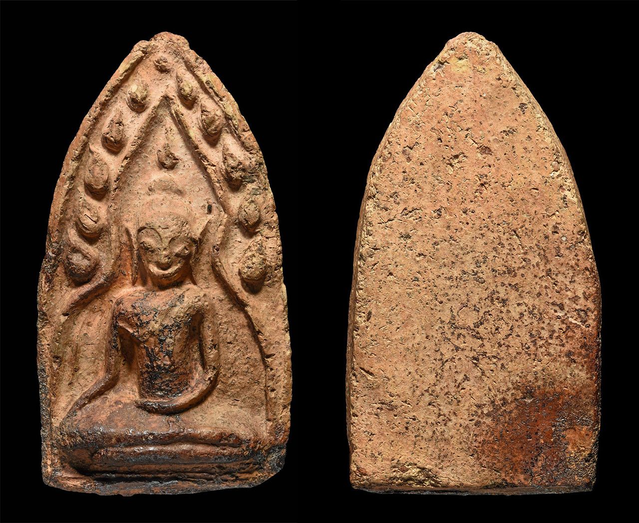 พระขุนแผน พลายคู่ ตัดเดี่ยว พิมพ์จัมโบ้ นิยม A กรุวัด บ้านกร่าง จ.สุพรรณบุรี ของ นพ.ภานุมาศ ศรีสว่าง.