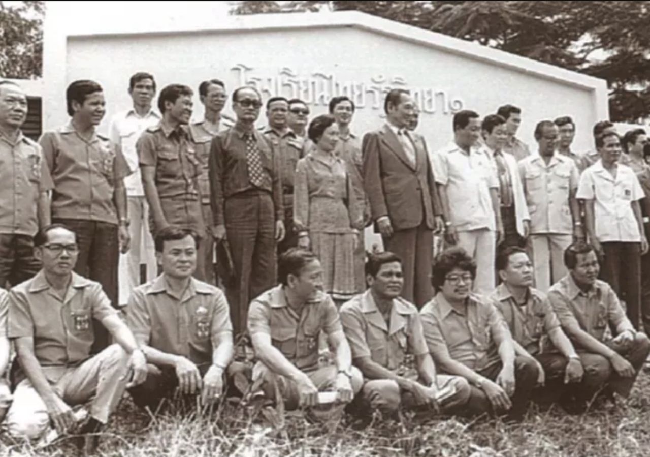 โรงเรียนไทยรัฐวิทยาหลังแรกจึงเกิดขึ้นที่จังหวัดลพบุรี เมื่อ พ.ศ. 2512